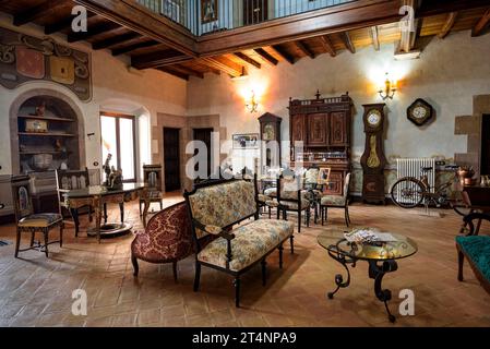 Appartamento privato con decorazione classica, in cui risiede la famiglia proprietaria della casa rurale Mas Postius, a Muntanyola (Osona, Barcellona, Spagna) Foto Stock