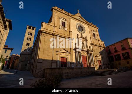 Facciata della Cattedrale di San Pietro di Vic, in stile neoclassico (Osona, Barcellona, Catalogna, Spagna) ESP: Fachada de la catedral de San Pedro de Vic Foto Stock