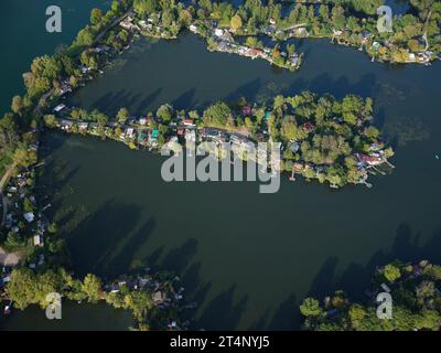 VISTA AEREA. Vecchie cave trasformate in stagni. Étangs d'Outre-Moselle, Vaux, Moselle, Grand Est, Francia. Foto Stock