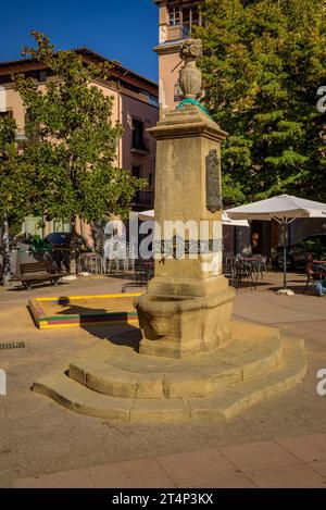 Piazza Sants Màrtirs de Vic in un pomeriggio autunnale (Osona, Barcellona, Catalogna, Spagna), spagnolo: Plaza de los Sants Màrtirs de Vic en una tarde de de Otoño Foto Stock