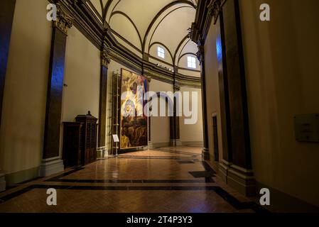 Ambulatorio della Cattedrale VIC con dipinti originali restaurati di Josep Maria Sert prima dell'incendio del 1936 (Vic, Barcellona, Catalogna, Spagna) Foto Stock