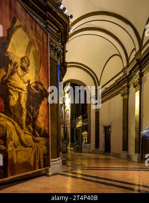 Ambulatorio della Cattedrale VIC con dipinti originali restaurati di Josep Maria Sert prima dell'incendio del 1936 (Vic, Barcellona, Catalogna, Spagna) Foto Stock