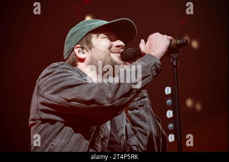 Fotografie di Patrick Stump di Fall Out Boy che si esibisce all'OVO Hydro Glasgow il 28 ottobre 2023 Foto Stock