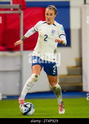 Lovanio, Belgio. 31 ottobre 2023. LOVANIO, BELGIO - OTTOBRE 31: Lucy Bronze of England dribbling con il pallone durante la partita della UEFA Women's Nations League tra Belgio e Inghilterra a Den Dreef il 31 ottobre 2023 a Lovanio, Belgio (foto di Rene Nijhuis/BSR Agency) credito: BSR Agency/Alamy Live News Foto Stock