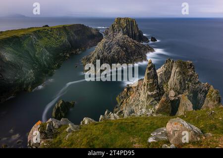 Malin Head, il punto più settentrionale d'Irlanda, offre paesaggi mozzafiato, scogliere spettacolari ed è stato protagonista di numerosi film e programmi televisivi, tra cui sta Foto Stock