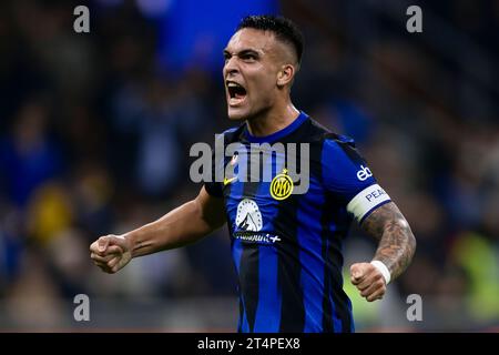 Lautaro Martinez dell'FC Internazionale celebra la vittoria al termine della partita di serie A tra FC Internazionale e AS Roma. Foto Stock