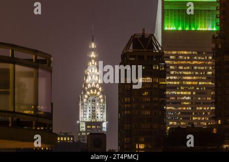 NEW YORK CITY - MAGGIO 31: The Chrysler Building at night, New York City, USA, 31 maggio 2013. Situato sul lato est di Midtown Manhattan, è un'arte Foto Stock