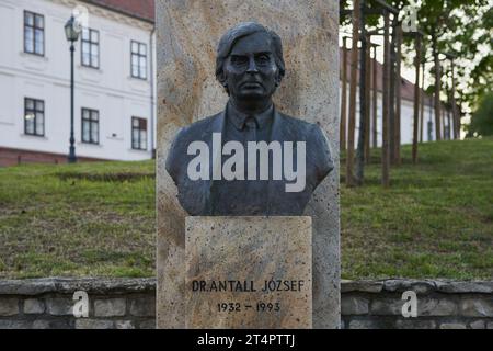 Monumento di József Tihamér Antall Jr. (Ungherese: Antall József Tihamér), primo ministro ungherese. Budapest, Ungheria - 7 maggio 2019 Foto Stock