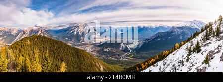 Panorama su Banff da Sulphur Mountain, Banff, Alberta, Canada Foto Stock
