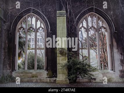 St Dunstan nel giardino della chiesa orientale nella città di Londra, Regno Unito. Foto Stock