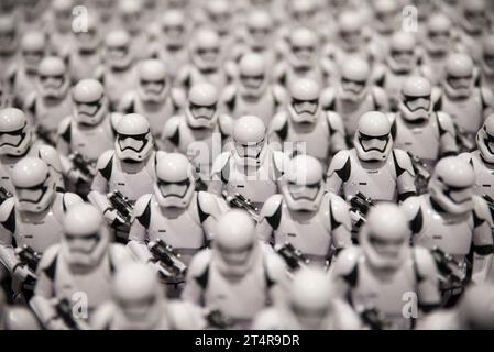 Un esercito di Stormtroopers giocattolo riempie l'immagine Foto Stock