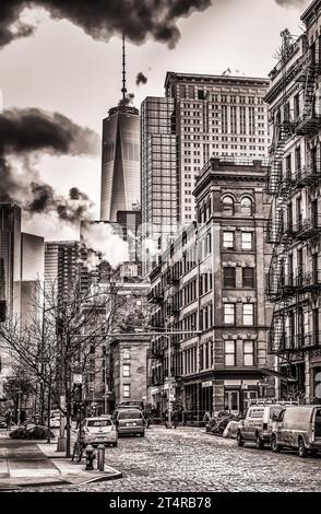 New York City, USA, 16 marzo 2018, strada asfaltata nel centro di Manhattan Foto Stock