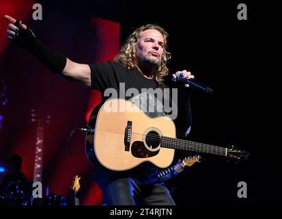 Hollywood FL, Stati Uniti. 31 ottobre 2023. Mana si esibisce durante il Mexico Lindo Y Querido Tour all'Hard Rock Live tenutosi al Seminole Hard Rock Hotel & Casino il 31 ottobre 2023 a Hollywood, Florida. Crediti: Mpi04/Media Punch/Alamy Live News Foto Stock