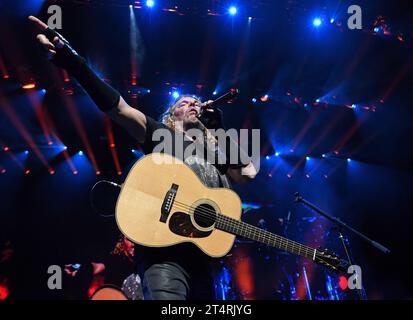 Hollywood FL, Stati Uniti. 31 ottobre 2023. Mana si esibisce durante il Mexico Lindo Y Querido Tour all'Hard Rock Live tenutosi al Seminole Hard Rock Hotel & Casino il 31 ottobre 2023 a Hollywood, Florida. Crediti: Mpi04/Media Punch/Alamy Live News Foto Stock