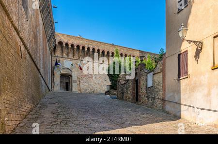 Vista panoramica nella meravigliosa città di Volterra, in provincia di Pisa, Toscana, Italia. Foto Stock