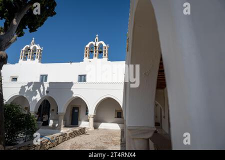 Cortile di Panagia Ekatontapiliani a Paros Foto Stock