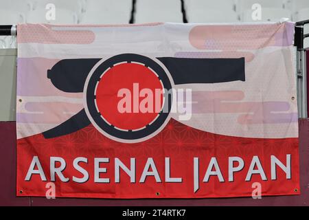 Londra, Regno Unito. 1 novembre 2023. Arsenale e Giappone bandiera davanti alla partita del quarto turno della Carabao Cup West Ham United vs Arsenal al London Stadium, Londra, Regno Unito, 1 novembre 2023 (foto di Mark Cosgrove/News Images) a Londra, Regno Unito il 1° novembre 2023. (Foto di Mark Cosgrove/News Images/Sipa USA) credito: SIPA USA/Alamy Live News Foto Stock