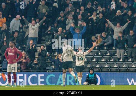 Derby, Regno Unito. 31 ottobre 2023. Il Derby County's Conor Washington festeggia il secondo gol del Derby County nella partita di EFL League 1 contro il Northampton Town Foto Stock