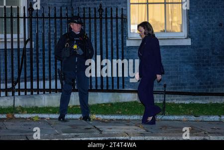 Londra, Regno Unito. 1 novembre 2023. Il Vicepresidente DEGLI STATI UNITI Kamala Harris e il primo ministro Rishi Sunak si incontrano a Downing Street, il Vicepresidente Harris è in visita in Gran Bretagna per tenere un importante discorso politico sull'intelligenza artificiale (ai) e per partecipare all'ai Safety Summit 2023 Credit: Ian Davidson/Alamy Live News Foto Stock