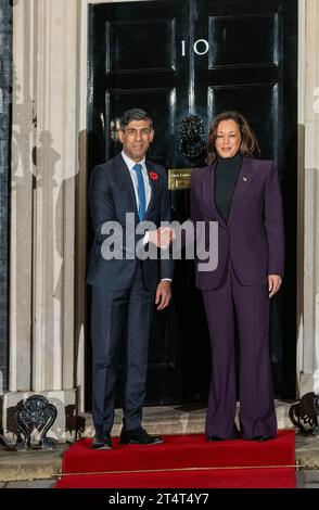 Londra, Regno Unito. 1 novembre 2023. Il Vicepresidente DEGLI STATI UNITI Kamala Harris e il primo ministro Rishi Sunak si incontrano a Downing Street, il Vicepresidente Harris è in visita in Gran Bretagna per tenere un importante discorso politico sull'intelligenza artificiale (ai) e per partecipare all'ai Safety Summit 2023 Credit: Ian Davidson/Alamy Live News Foto Stock