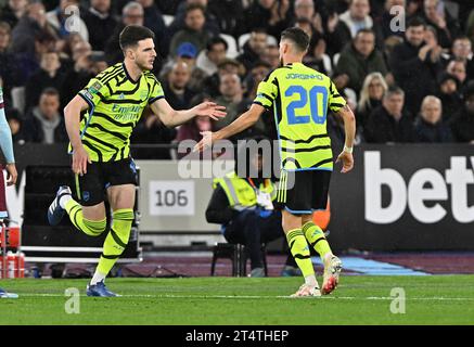 Londra, Regno Unito. 1 novembre 2023. Declan Rice (Arsenal) sostituisce Jorginho (Arsenal, 20) durante il quarto round West Ham vs Arsenal Carabao Cup al London Stadium Stratford. Crediti: MARTIN DALTON/Alamy Live News Foto Stock