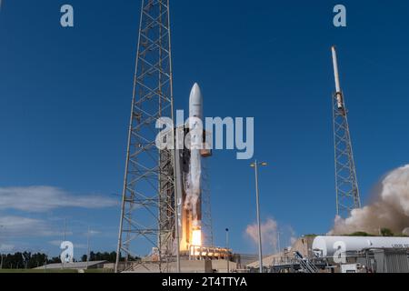 Lancio di ULA Atlas V dei satelliti Internet Amazon Kuiper Foto Stock