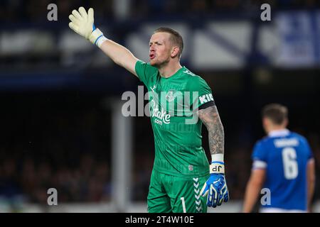 Liverpool, Regno Unito. 1 novembre 2023. Il portiere dell'Everton Jordan Pickford (1) gesti durante l'Everton FC contro Burnley FC, quarto round della Carabao Cup a Goodison Park, Liverpool, Inghilterra, Regno Unito il 1° novembre 2023 crediti: Every Second Media/Alamy Live News Foto Stock