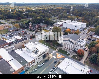 Tribunale della contea di Lincoln a Lincolnton, North Carolina visto dal drone Foto Stock