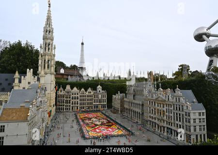 Mini Grand Place (Grote Markt) nel Mini-Europe miniature model Park – Bruxelles Belgio – 23 ottobre 2023 Foto Stock