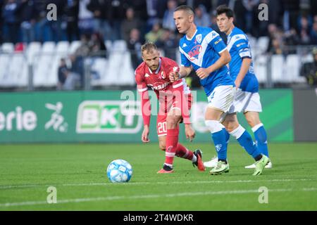 Brescia, Italia. 29 ottobre 2023. Fabrizio Paghera del Brescia calcio FC porta la palla durante la partita del campionato italiano di serie B tra Brescia calcio e SSC Bari allo Stadio Mario Rigamonti il 29 ottobre 2023, Brixia, Italia. Credito: Agenzia fotografica indipendente/Alamy Live News Foto Stock