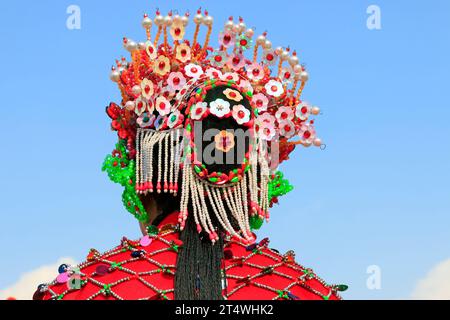 Copricapo da spettacolo di danza popolare cinese in stile tradizionale yangko, contea di Luannan, provincia di hebei, Cina Foto Stock