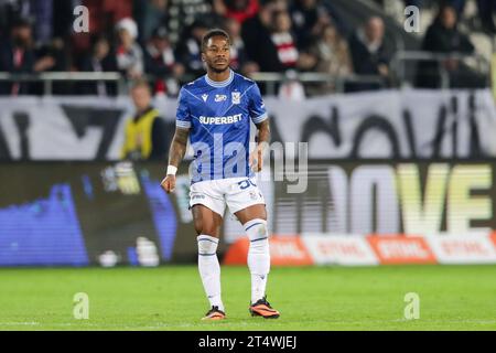 Adriel D Avila Ba Loua di Lech Poznan visto durante la partita di calcio dell'Ekstraklasa del 2023-24 tra Cracovia Krakow e Lech Poznan allo Stadio di Cracovia. Punteggio finale; Cracovia Krakow 1:1 Lech Poznan. Credito: SOPA Images Limited/Alamy Live News Foto Stock