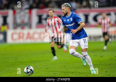 Kristoffer Velde di Lech Poznan è stato visto in azione durante la partita di calcio dell'Ekstraklasa del 2023-24 tra Cracovia Krakow e Lech Poznan allo Stadio di Cracovia. Punteggio finale; Cracovia Krakow 1:1 Lech Poznan. (Foto di Grzegorz Wajda/SOPA Images/Sipa USA) credito: SIPA USA/Alamy Live News Foto Stock