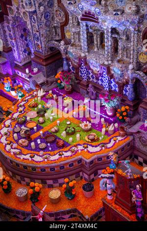Giorno della morte Ofrenda che celebra Isidro Fabela e Josefina Eisenmann al Bazar Sabado a città del Messico, Messico Foto Stock
