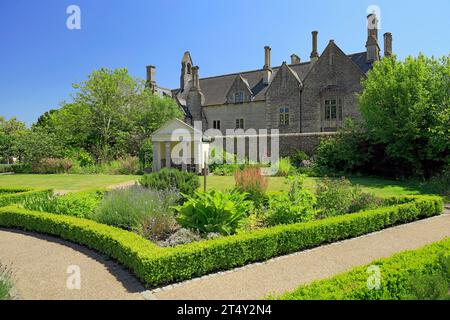 Cowbridge Physic Garden e la vecchia scuola di grammatica, Vale of Glamorgan, Galles del Sud. Foto Stock