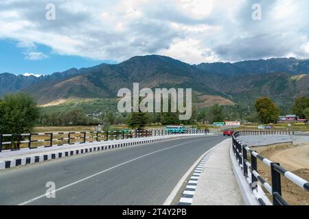 Wayil Bridge a Manigam, il più grande villaggio del distretto di Ganderbal a Jammu Kashmir, India Foto Stock