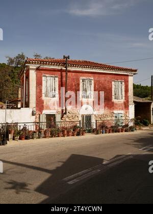 Una casa nel piccolo villaggio interno di Exo Hora, Zante, Grecia. Foto Stock