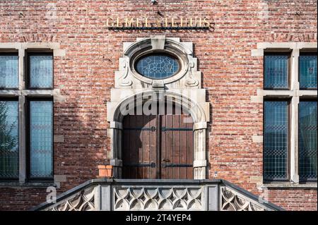 Wolvertem, Brabante fiammingo, Belgio, 14 ottobre 2023 - facciata e ingresso del municipio credito: Imago/Alamy Live News Foto Stock