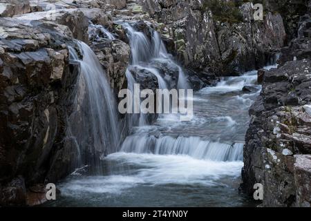 Cascata sul fiume Coe, Glencoe, Highlands, Scozia Foto Stock