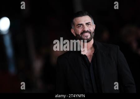 Roma, Italia. 29 ottobre 2023. Simone Montedoro partecipa al Red carpet di "Suburra eterna" durante il 18° Festival del Cinema di Roma presso l'Auditorium Parco della musica di Roma. Credito: SOPA Images Limited/Alamy Live News Foto Stock