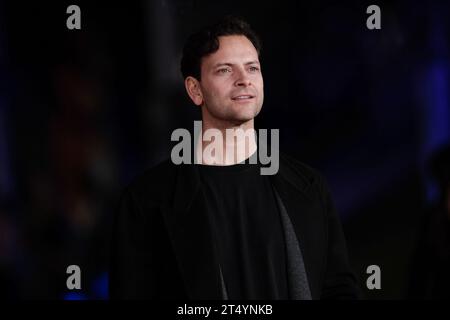 Roma, Italia. 29 ottobre 2023. Alessandro Borghi partecipa al Red carpet di "Suburra eterna" durante il 18° Festival del Cinema di Roma presso l'Auditorium Parco della musica di Roma. Credito: SOPA Images Limited/Alamy Live News Foto Stock