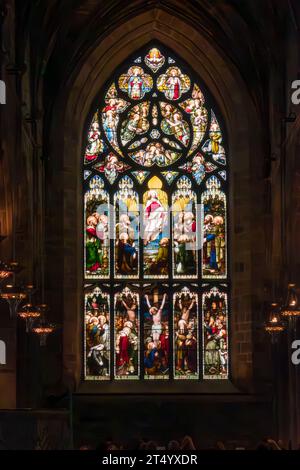 La vetrata centrale della Cattedrale di St Giles, Edimburgo, Scozia, Regno Unito. Foto Stock