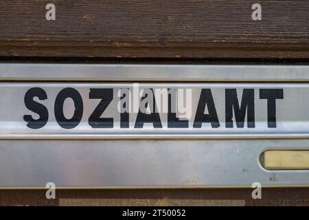 Briefkasten, Sozialamt, Rathaus, Hanna-Renate-Laurien-Platz, Leonorenstraße, Lankwitz, Steglitz-Zehlendorf, Berlino, Deutschland Foto Stock