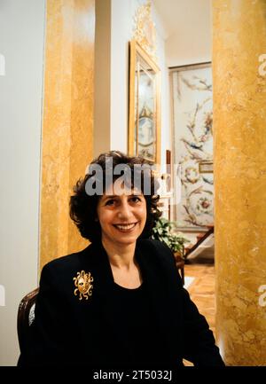 Olga Polizzi è Director of Design presso Rocco forte Hotels e Vice Presidente dell'azienda, ha anche tre dei suoi hotel, due nel West Country: L'Hotel Tresanton in Cornovaglia e l'Hotel Endsleigh nel Devon, e lo Star Inn ad Alfriston, Sussex. Girato per l'Antique Collector negli anni '1980 Foto Stock