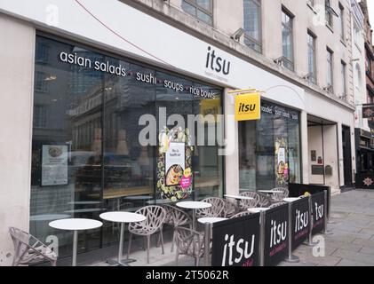 Ristorante fast food Itsu in Great Queen Street, Covent Garden, Londra, WC2, Inghilterra, REGNO UNITO Foto Stock