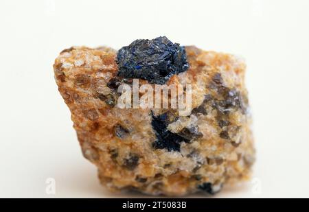 L'ilmenite o manaccanite è un minerale di ossido di titanio di ferro. Campione. Foto Stock