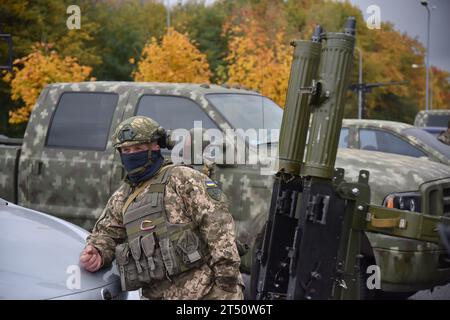 Leopoli, Ucraina. 25 ottobre 2023. Presentazione di gruppi di fuoco mobili che abbatteranno i droni kamikaze russi nella regione di Leopoli. (Immagine di credito: © Pavlo Palamarchuk/SOPA Images via ZUMA Press Wire) SOLO USO EDITORIALE! Non per USO commerciale! Foto Stock