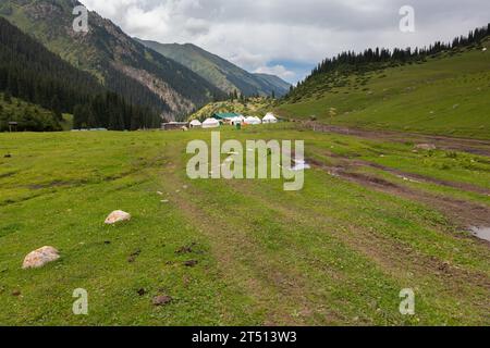 Insediamento yurt, Altyn Arashan, Kirghizistan Foto Stock