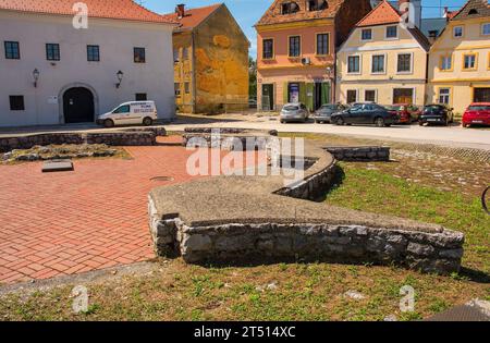 Karlovac, Croazia - 1 settembre 2023. Le rovine della Cappella di San Giuseppe del XVII secolo a Karlovac, nella Croazia centrale Foto Stock