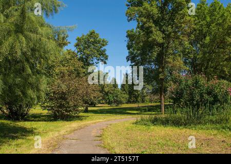 Estate nel parco pubblico Arboretum vicino al centro storico di Karlovac, nella Croazia centrale Foto Stock